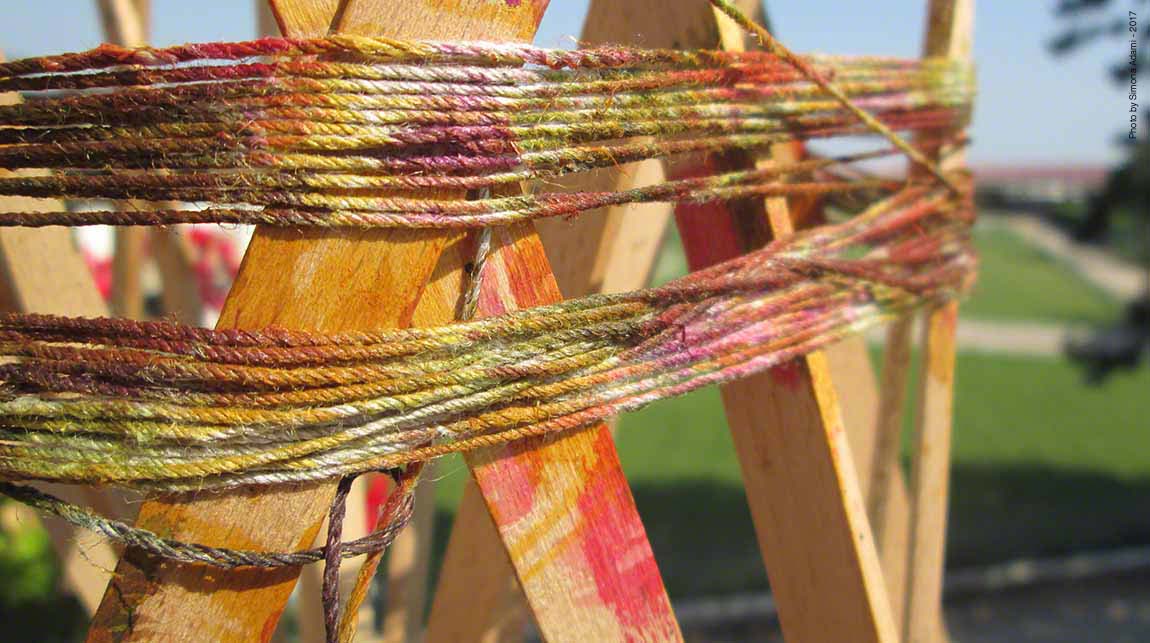 Il <b>lino</b> e le tinture fatte a mano per risultati inaspettati e <b>sorprendenti</b>